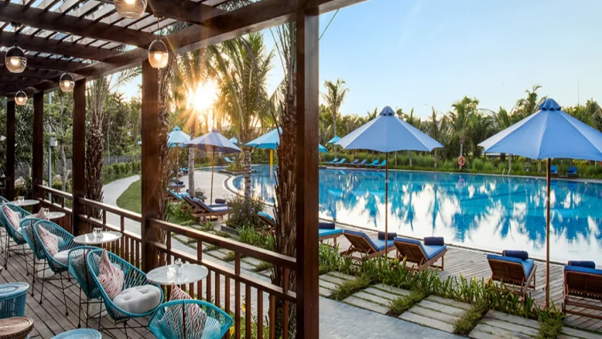Hồ bơi tại Duyên Hà Resort Cam Ranh