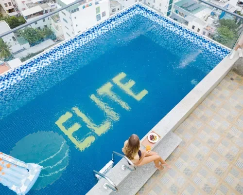 Hồ bơi nhìn từ trên cao tại Elite Hotel Nha Trang