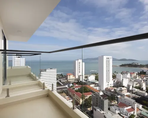 Ban công nhìn thành phố tại Elite Hotel Nha Trang