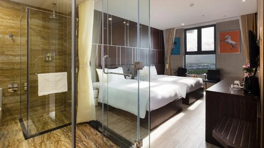 Phòng tắm tại Emerald Bay Hotel & Spa Nha Trang – góc 3