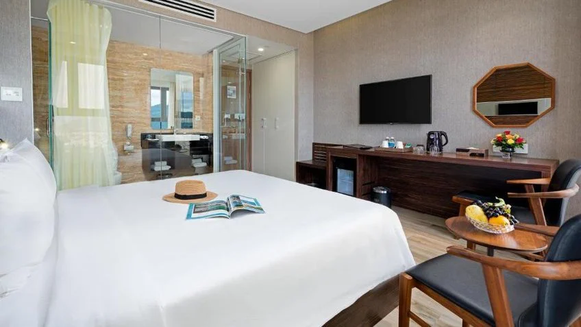 Phòng nghỉ tại Emerald Bay Hotel & Spa Nha Trang – góc 3