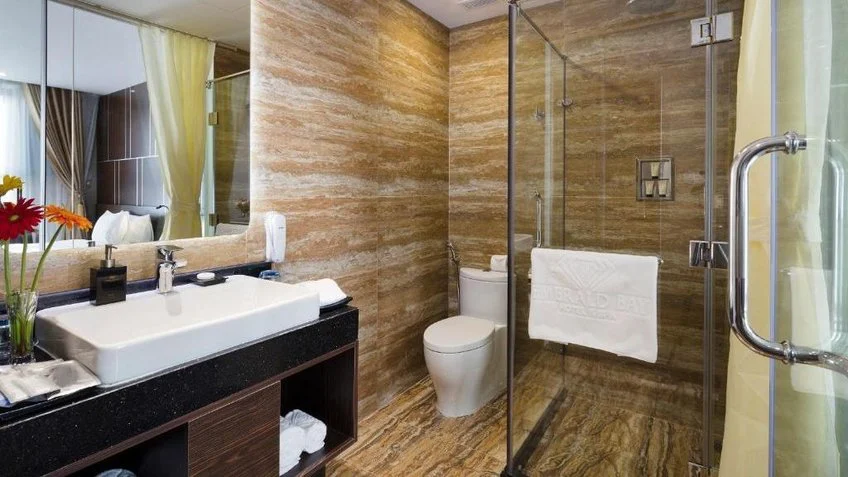 Phòng tắm tại Emerald Bay Hotel & Spa Nha Trang