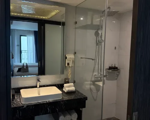 Phòng tắm tại Erica Nha Trang Hotel – góc 4