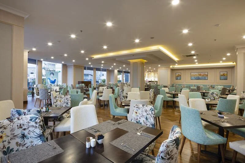 Không gian ăn uống tại Florida Hotel Nha Trang – góc 2