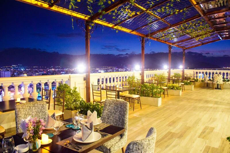 Không gian ăn uống tại Florida Hotel Nha Trang – góc 4