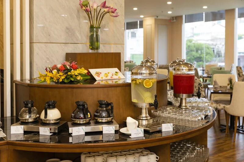 Không gian ăn uống tại Florida Hotel Nha Trang