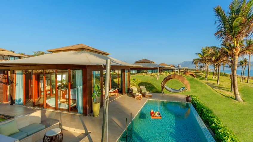 Hồ bơi tại Fusion Resort Cam Ranh – góc 3