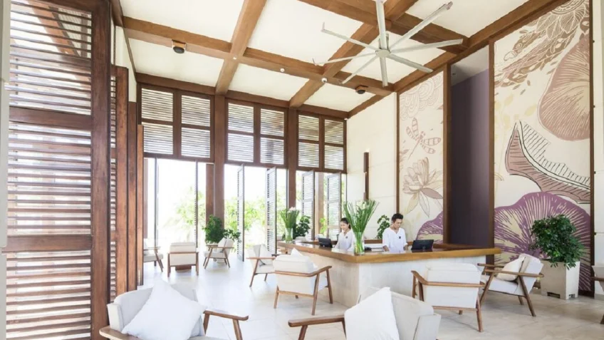 Sảnh và khu đón khách tại Fusion Resort Cam Ranh