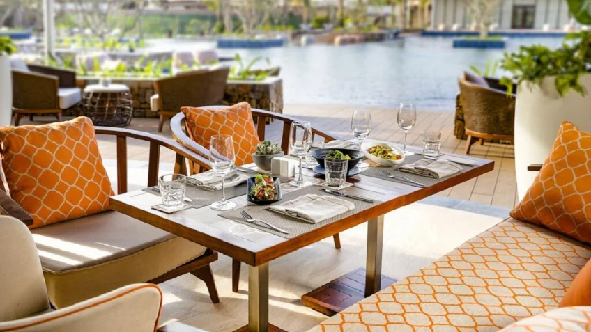 Không gian ăn uống tại Fusion Resort Cam Ranh