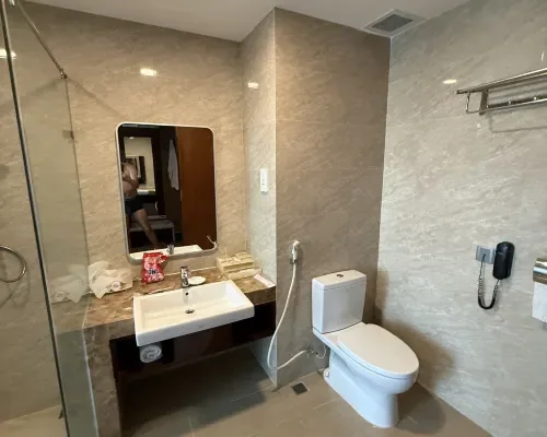 Phòng tắm tại Galina Hotel & Spa Nha Trang – góc 3