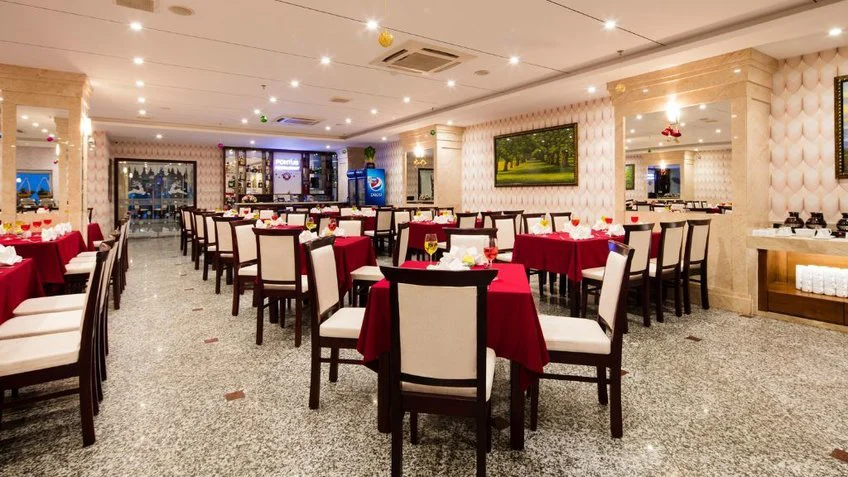 Không gian ăn uống tại Galliot Hotel Nha Trang