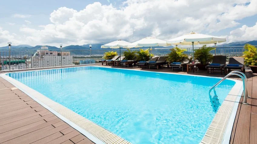 Hồ bơi tại Galliot Hotel Nha Trang