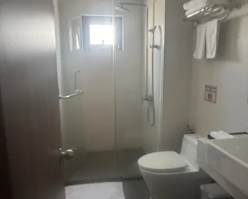 Phòng tắm tại Gosia Hotel Nha Trang – góc 2