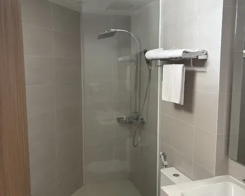 Phòng tắm tại Grand Gosia Hotel Nha Trang – góc 3