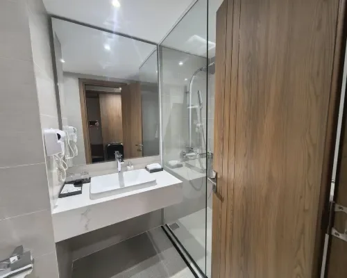 Phòng tắm tại Grand Gosia Hotel Nha Trang – góc 2