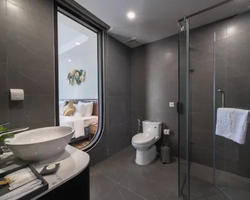 Phòng tắm tại Grand Tourane Nha Trang Hotel – góc 2