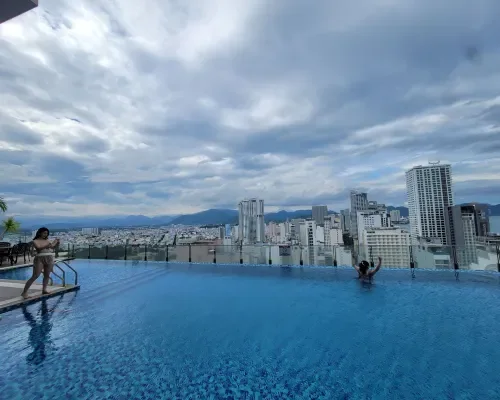 Hồ bơi tại Green Beach Hotel Nha Trang – góc 3