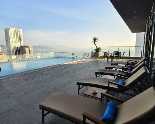 Hồ bơi tại Green Beach Hotel Nha Trang – góc 4