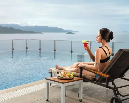 Hồ bơi tại Green Beach Hotel Nha Trang – góc 2