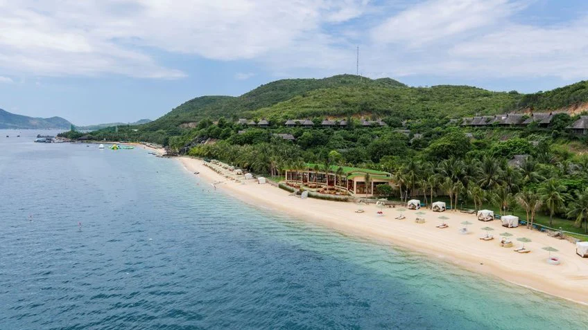 Không gian ven biển tại Hòn Tằm Resort Nha Trang