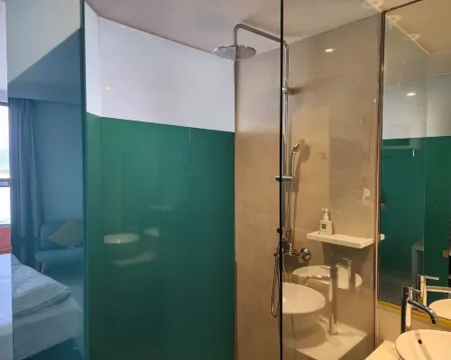 Phòng tắm tại ibis Styles Nha Trang – góc 4