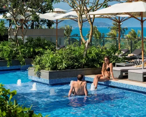Hồ bơi ngoài trời InterContinental Nha Trang