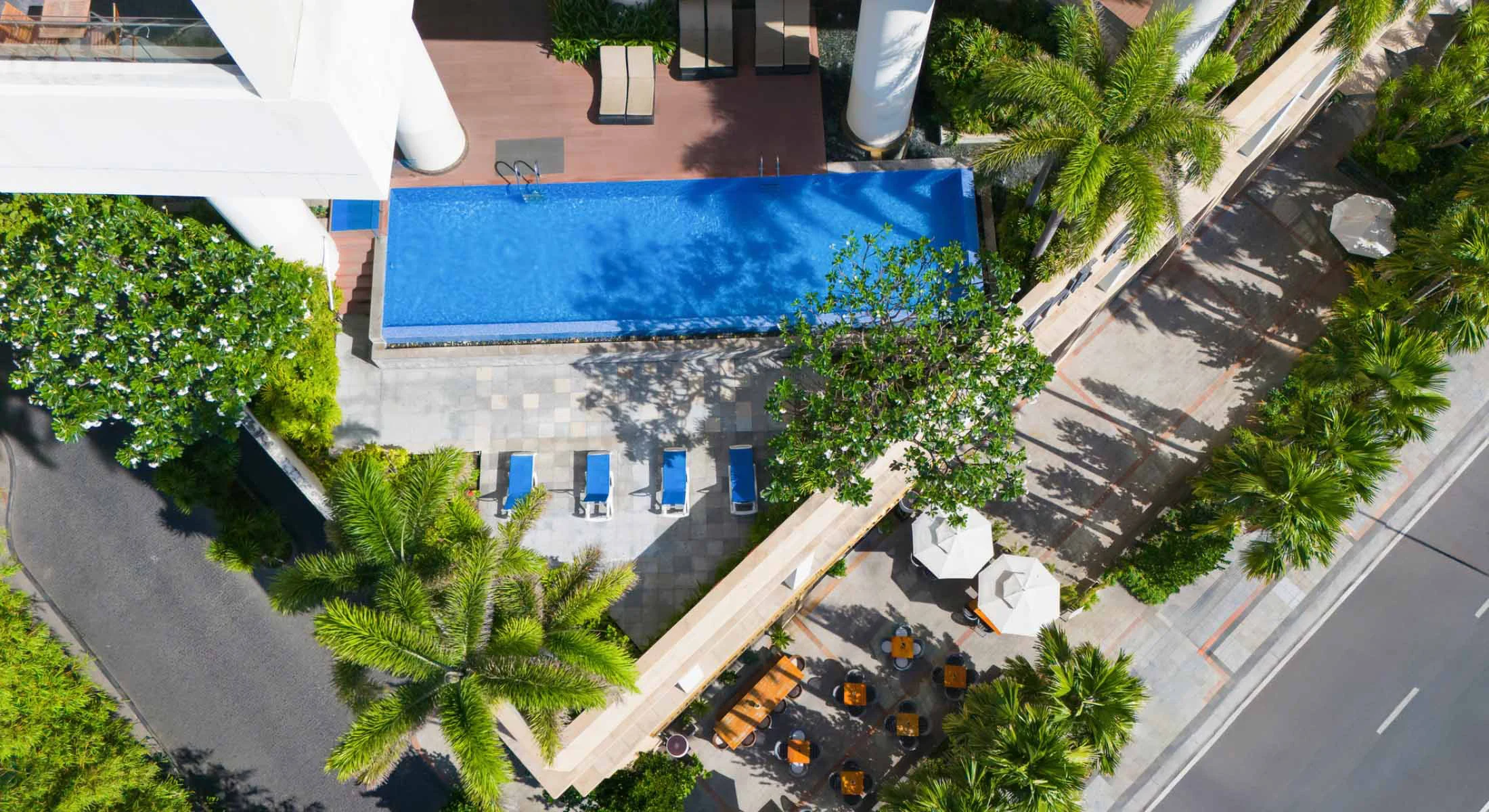 Hồ bơi tại InterContinental Residences Nha Trang