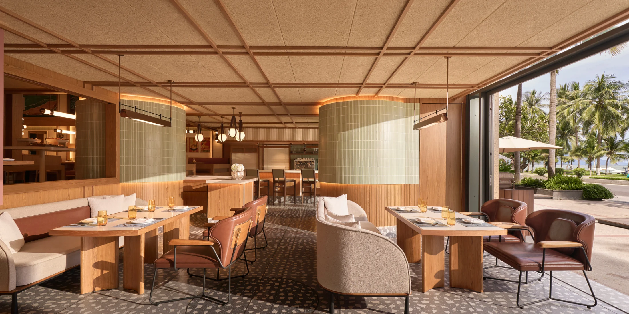 Không gian ăn uống tại InterContinental Residences Nha Trang – góc 2