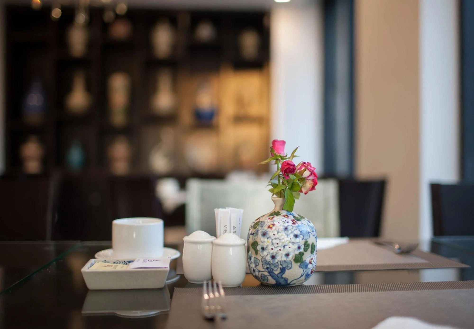 Không gian ăn uống tại LegendSea Hotel Nha Trang – góc 2