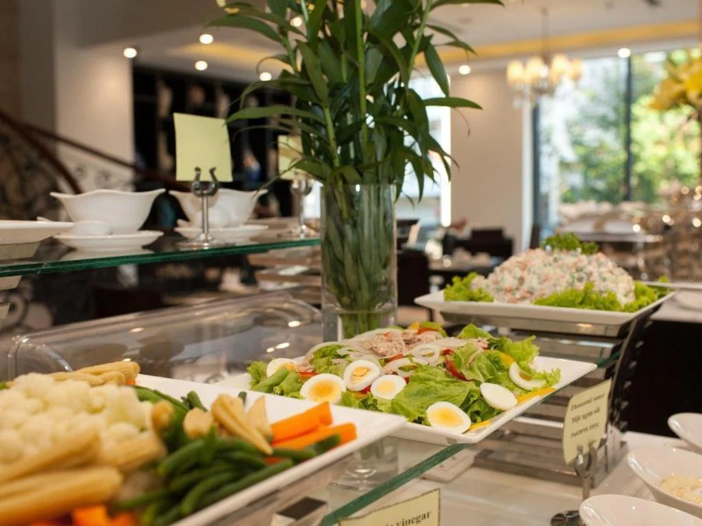 Không gian ăn uống tại LegendSea Hotel Nha Trang