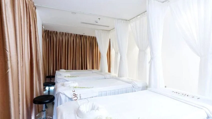 Phòng nghỉ tại LeMore Hotel Nha Trang – góc 5