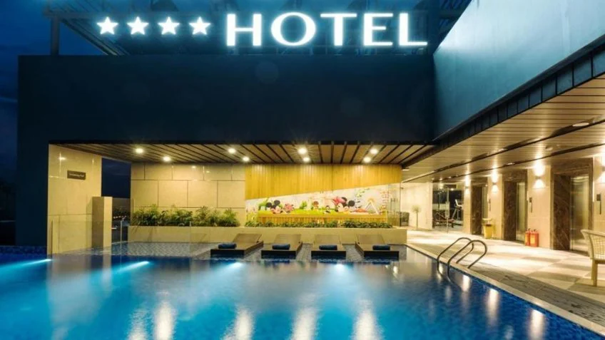 Hồ bơi tại LeMore Hotel Nha Trang – góc 2