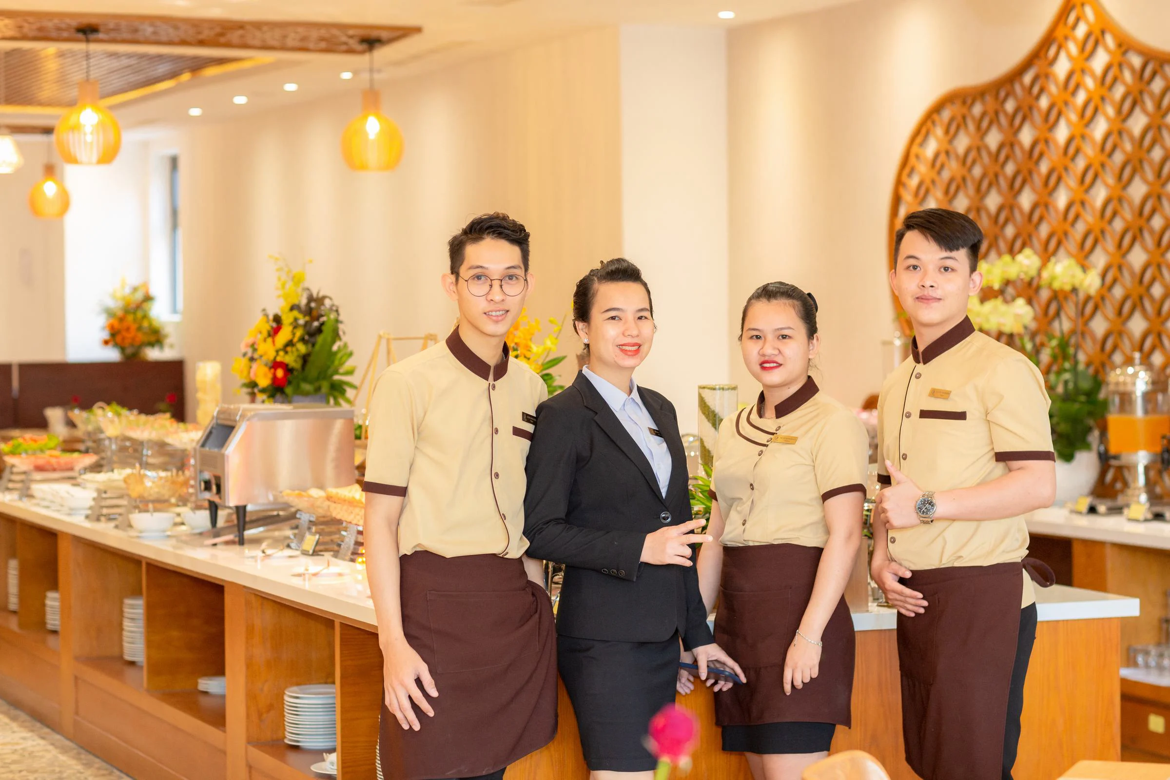 Không gian ăn uống tại Le’s Cham Hotel Nha Trang – góc 4