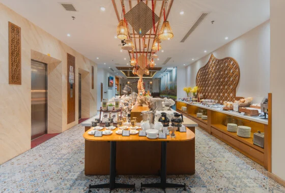 Không gian ăn uống tại Le’s Cham Hotel Nha Trang – góc 2