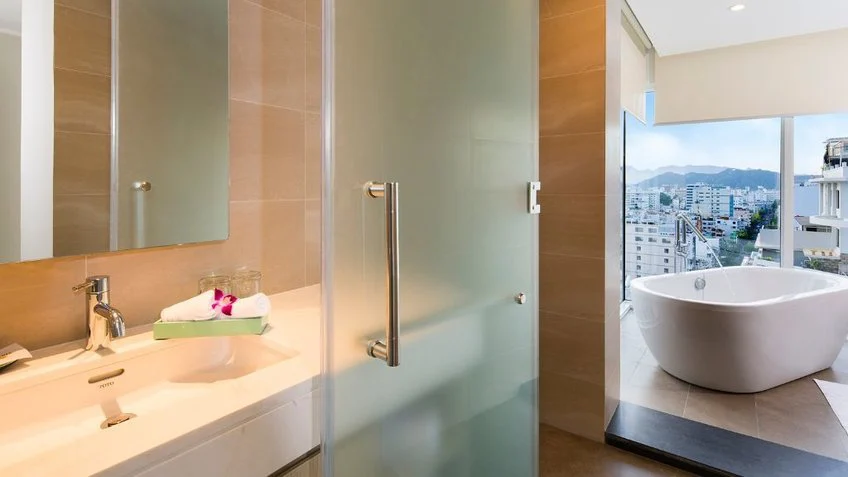 Phòng tắm tại Liberty Central Nha Trang – góc 3