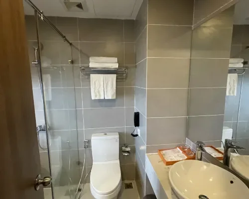 Phòng tắm tại Libra Hotel Nha Trang – góc 4