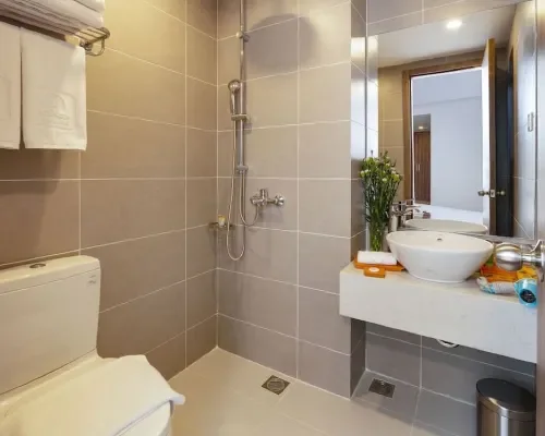 Phòng tắm tại Libra Hotel Nha Trang – góc 2
