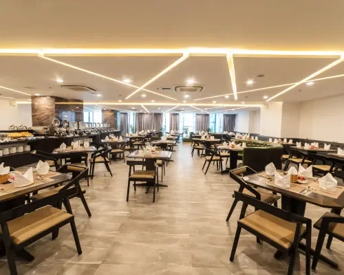 Không gian ăn uống tại Majestic Premium Hotel Nha Trang