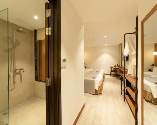 Phòng tắm tại Majestic Premium Hotel Nha Trang – góc 3