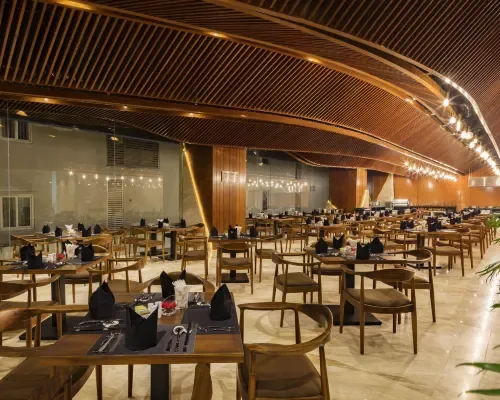 Không gian ăn uống tại Maple Hotel & Apartment Nha Trang – góc 2