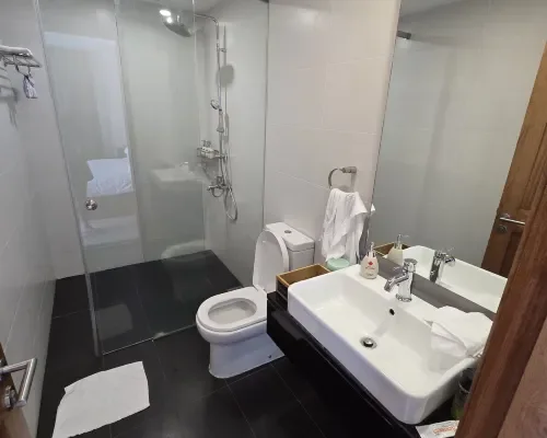 Phòng tắm tại Maple Hotel & Apartment Nha Trang – góc 3