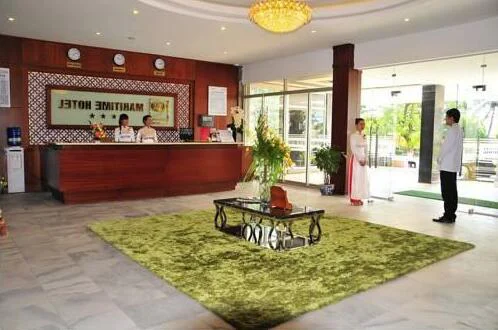 Sảnh và quầy lễ tân tại Maritime Hotel Nha Trang