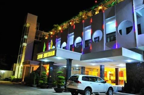 Mặt tiền và lối vào khách sạn tại Maritime Hotel Nha Trang