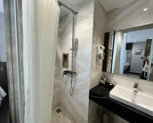 Phòng tắm tại Masova Hotel Nha Trang – góc 3