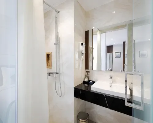 Phòng tắm tại Masova Hotel Nha Trang – góc 2