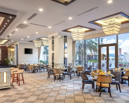 Không gian nhà hàng tại Meliá Vinpearl Nha Trang Empire