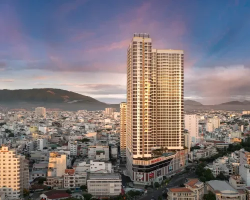 Toàn cảnh tòa nhà khách sạn tại Meliá Vinpearl Nha Trang Empire