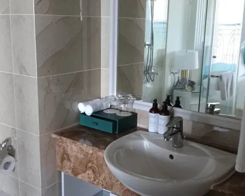 Phòng tắm tại Mercure Nha Trang Beach – góc 4