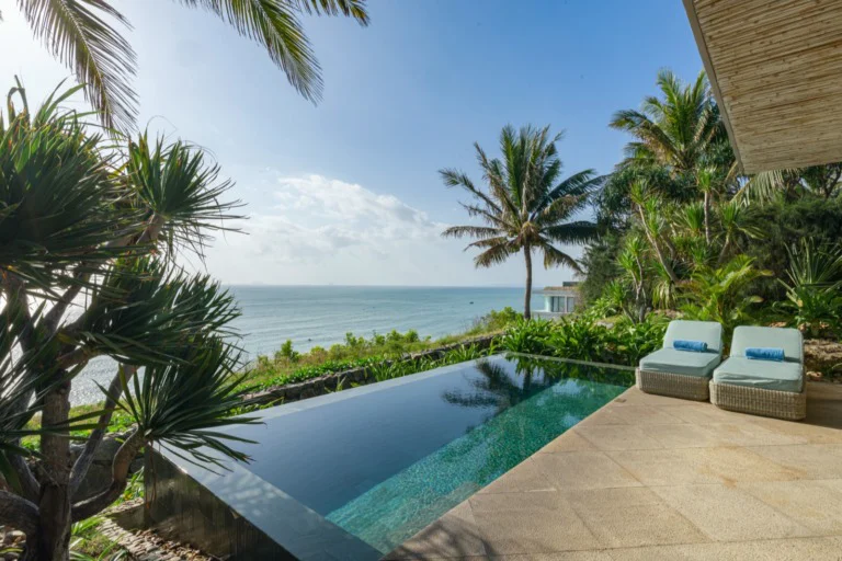 Hồ bơi tại Mia Resort Nha Trang – góc 3
