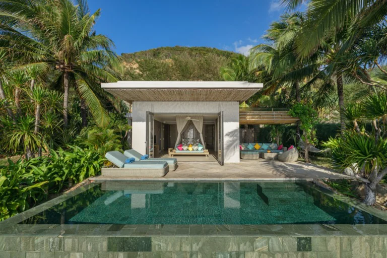 Hồ bơi tại Mia Resort Nha Trang – góc 4